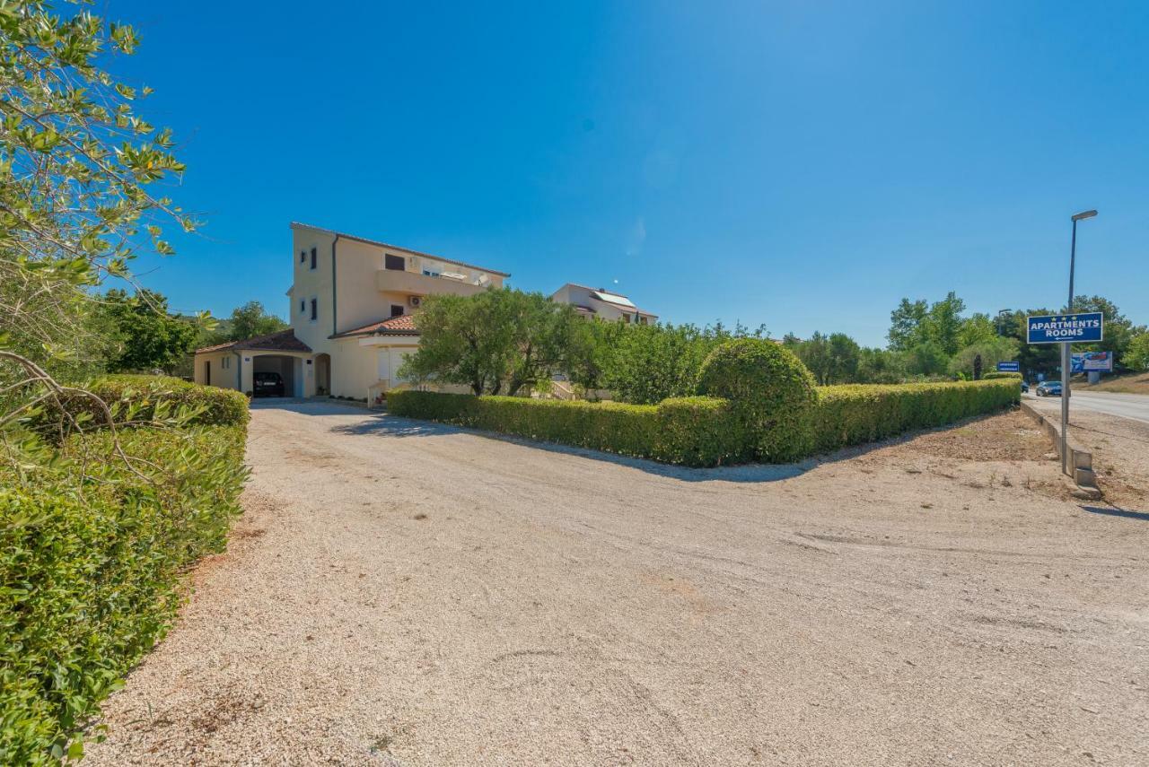 Apartman Lea Sukošan Exterior foto